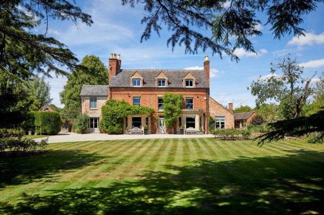 Read more about the article Essential Things You Should Examine When Considering Your Next Property Investment